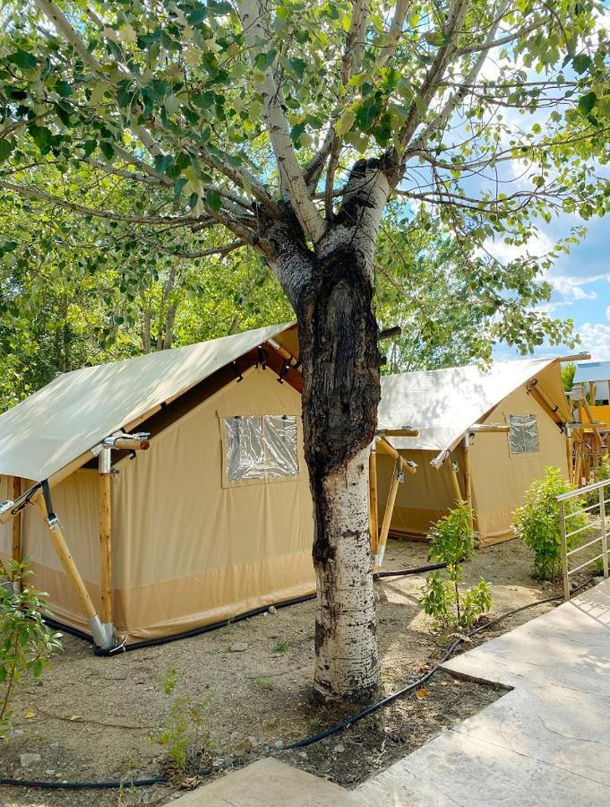 Mareleon Camping Ofrínion エクステリア 写真